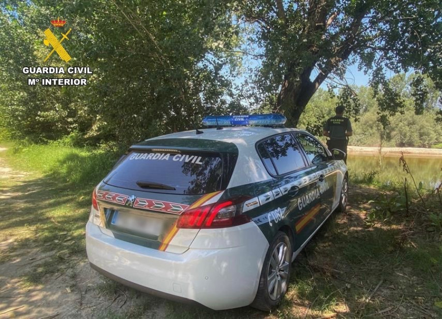 Guardia Civil en imagen de archivo en un río de la Comarca de la Vera