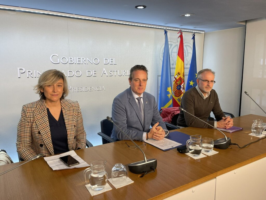 Marcelino Marcos (centro de la imagen), consejero de Medio Rural del Principado de Asturias.