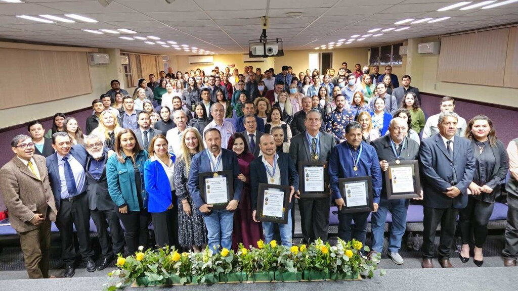 Ceremonia distinción “Águila Dorada”