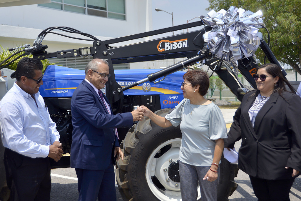 Nuevo tractor Facultad Veterinaria Puebla