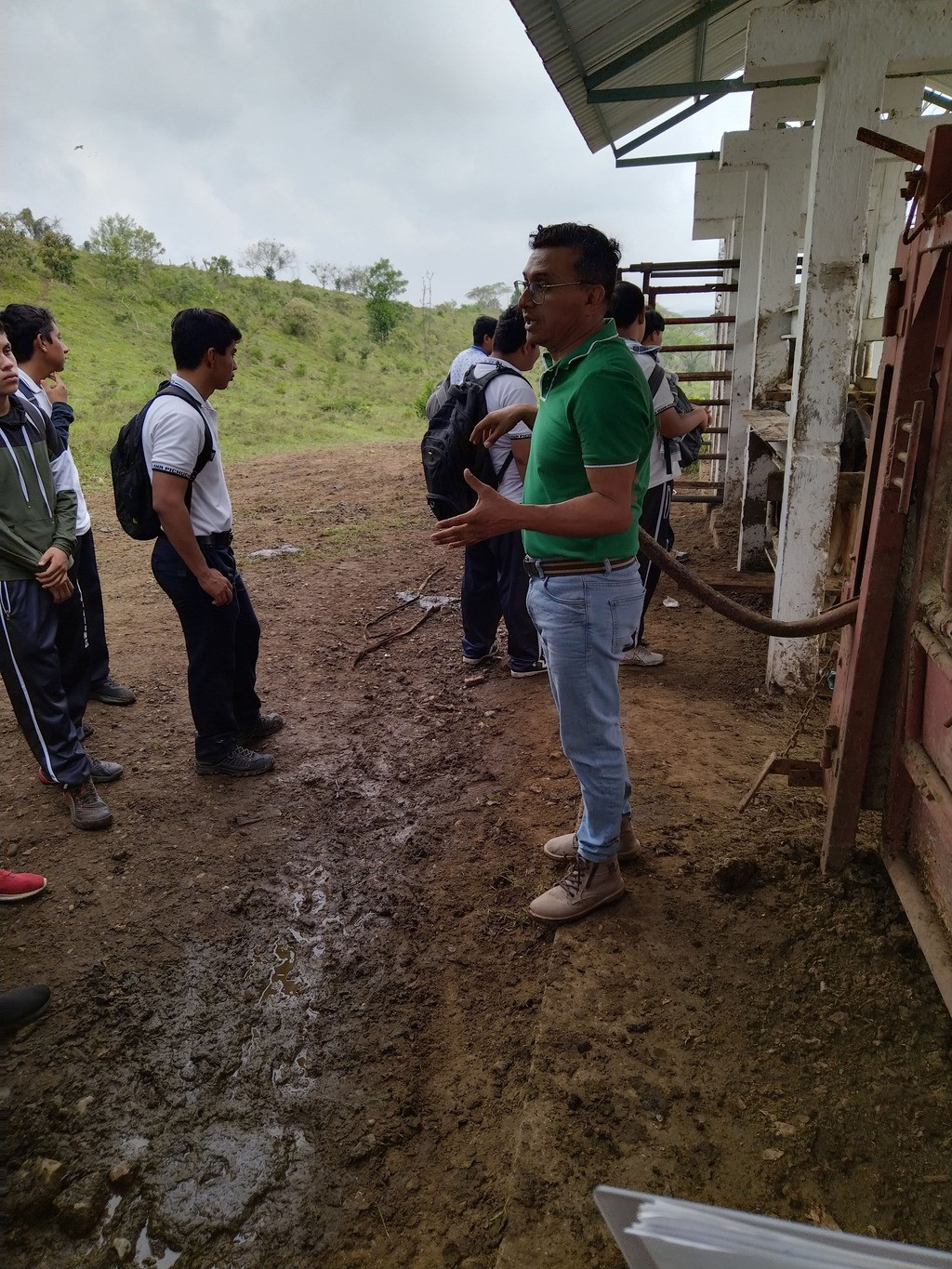 Charla bovinos Inifap estudiantes