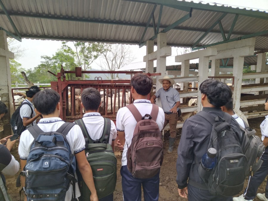 Charla bovinos Inifap estudiantes