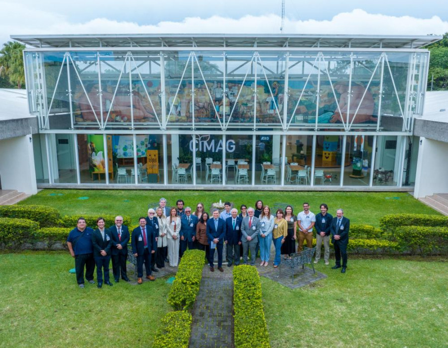 IICA y academias de ciencias veterinarias de Iberoamérica