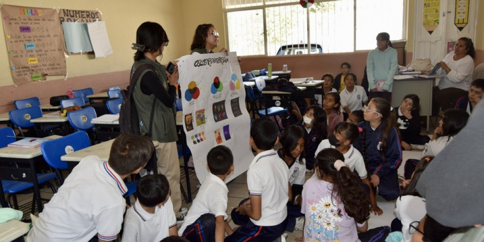 Veterinarios de Guanajuato inician un proyecto de terapia asistida con perros para fomentar la lectura en niños