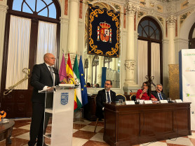 El veterinario Antonio J Villatoro recibe el “Premio One Health” de la Unión Profesional Sanitaria de Málaga